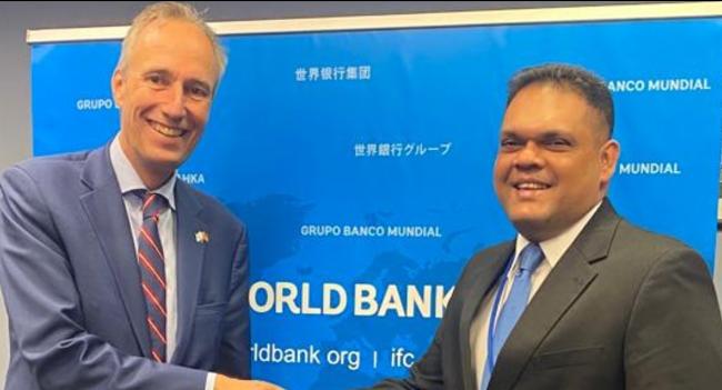 මුදල් රාජ්‍ය ඇමති සහ මාර්ටින් රයිසර් අතර සාකච්ඡාවක